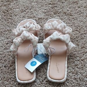 Universal Thread Ruffled Cream Sandals